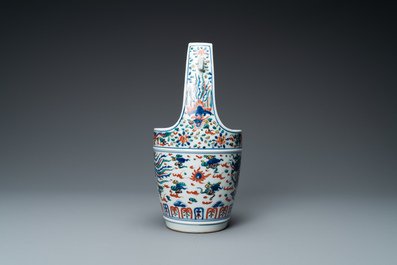Un seau en porcelaine de Japon de style wucai pour le march&eacute; chinois, marque de Wanli, R&eacute;publique