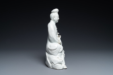 Een Chinese Dehua blanc de Chine figuur van Guanyin, zegelmerk, 19/20e eeuw