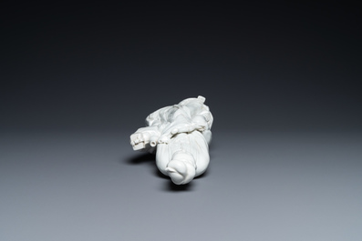 A Chinese Dehua blanc de Chine figure of Guanyin, impressed mark, 19/20th C.