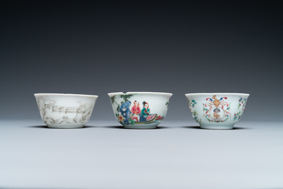 Cinq soucoupes et trois tasses en porcelaine de Chine famille rose et grisaille, Yongzheng