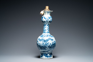 A large Dutch Delft blue and white garlic head 'chinoiserie' vase, late 17th C.