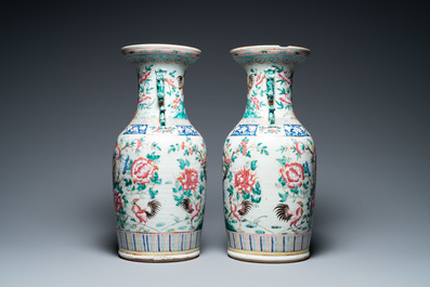 A pair of Chinese famille rose 'rooster' vases, 19th C.