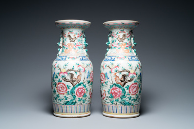 A pair of Chinese famille rose 'rooster' vases, 19th C.