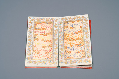 Een Arabisch manuscript: 'De munajat van imam Ali', kalligrafie in Nastaliq schrift, gouache met goud opgehoogd op papier, 19/20e eeuw