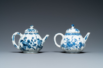 Four Chinese blue and white cups, four saucers and two teapots, Kangxi