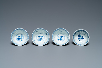 Quatre tasses, quatre soucoupes et deux th&eacute;i&egrave;res en porcelaine de Chine en bleu et blanc, Kangxi