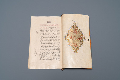 Een geschreven 'Layla en Majnun' po&euml;zie-album met twee miniaturen, gedat. 1207 AH of 1792