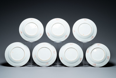 Sept plats en porcelaine de Chine famille rose &agrave; d&eacute;cor d'antiquit&eacute;s, Yongzheng