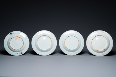 Seize assiettes en porcelaine de Chine en bleu et blanc, famille rose et de style Imari, Kangxi et apr&egrave;s
