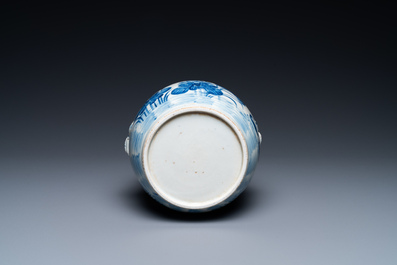 Un pot &agrave; chaux en porcelaine de Chine en bleu et blanc pour le march&eacute; thai, 19&egrave;me