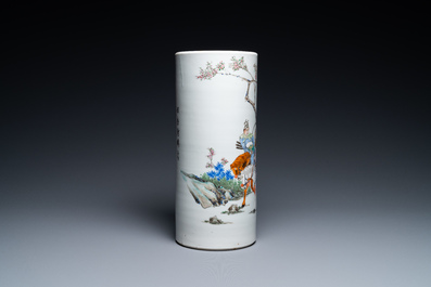 Un porte-chapeau en porcelaine de Chine qianjiang cai, sign&eacute; Xia Dingchen et dat&eacute; 1912, marque et &eacute;poque de Xuantong