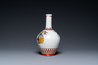 A Japanese Ko-Imari bottle vase in Ko-Kutani-style with a rooster, a hen and their chick, probably Edo, late 17th C.