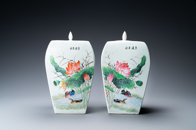 Une paire de pots couverts en porcelaine de Chine qianjiang cai, sign&eacute;s Song Yue Xuan et dat&eacute;s 1912