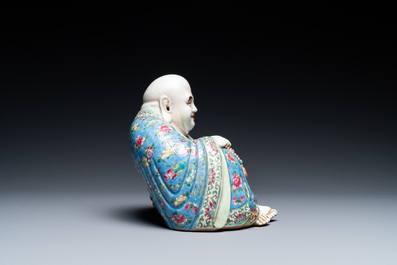 Een Chinese famille rose figuur van Boeddha, Xue Chang Sen Zuo merk, Republiek