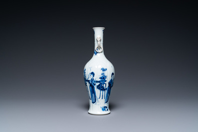 Een Chinese blauw-witte vaas met olifantenoren, Kangxi