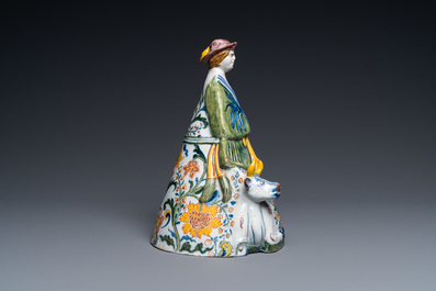 Une cloche de table en forme d'une femme sur une vache en fa&iuml;ence polychrome de Delft, 18&egrave;me