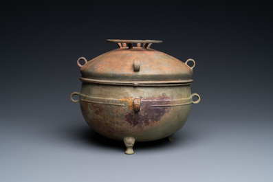 A Chinese bronze ritual tripod 'zhan' food vessel and cover, middle to late Spring and Autumn period