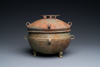 A Chinese bronze ritual tripod 'zhan' food vessel and cover, middle to late Spring and Autumn period