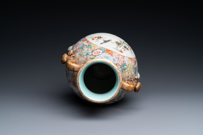 Un vase de forme 'hu' en porcelaine de Chine famille rose &agrave; d&eacute;cor millefleurs, marque de Qianlong, R&eacute;publique