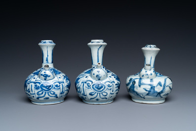 Drie Chinese blauw-witte kendi, Wanli
