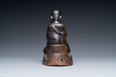 Une figure de Bouddha en bronze dor&eacute;, Chine, Ming