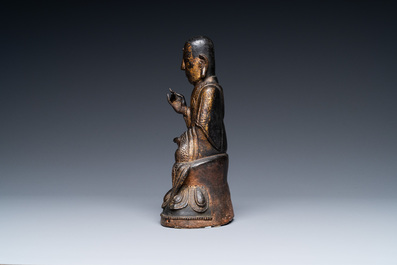 Une figure de Bouddha en bronze dor&eacute;, Chine, Ming