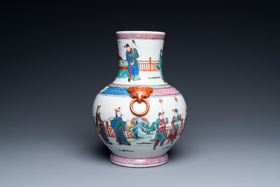 A Chinese famille rose vase with narrative design, 19/20th C.