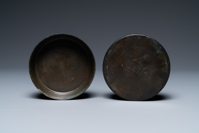 An inscribed Chinese bronze box and cover for the Islamic market, 17th C.