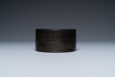 An inscribed Chinese bronze box and cover for the Islamic market, 17th C.