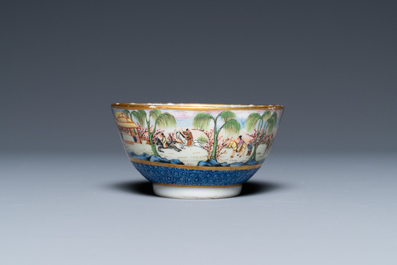Une rare tasse et soucoupe en porcelaine de Chine famille rose de Canton, 19&egrave;me
