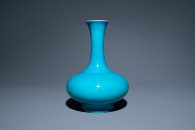 A Chinese monochrome turquoise-glazed bottle vase, 18th C.
