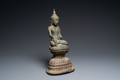 Een Birmaanse bronzen Shan-stijl figuur van Boeddha, Myanmar, 16e eeuw