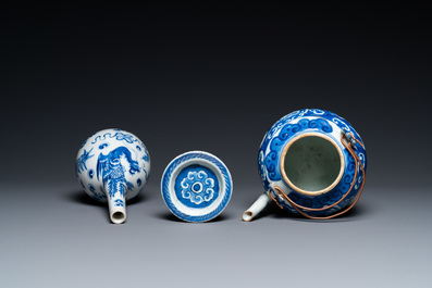 Trois pi&egrave;ces en porcelaine de Chine 'Bleu de Hue' pour le Vietnam, 19&egrave;me