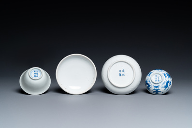 Un bol en porcelaine de Chine en blanc monochrome, un petit bol en bleu et blanc et une bo&icirc;te couverte &agrave; d&eacute;cor incis&eacute;, Ming et Qing