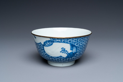 Een Chinese blauw-witte 'Bleu de Hue' kom voor de Vietnamese markt, Nguyen merk, 19e eeuw
