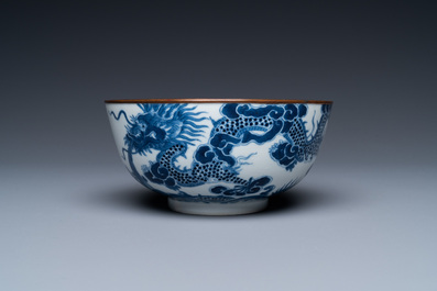 Un bol en porcelaine de Chine 'Bleu de Hue' pour le Vietnam, marque Thieu Tri, 19&egrave;me
