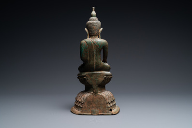 Une figure de Bouddha en bronze de style Shan, Birmanie/Myanmar, 16&egrave;me