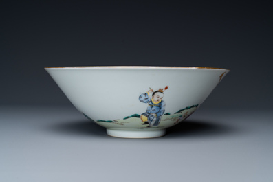 A Chinese famille rose 'playing boys' bowl, Lin Zhi Cheng Xiang mark, 20th C.