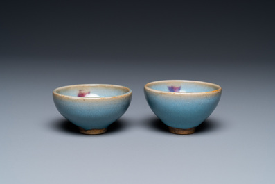 Deux bols de type junyao de style Song, Chine, probablement Qing