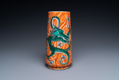 A Chinese tapered cylindrical faux-bois-ground famille verte 'dragon' vase, 19/20th C.