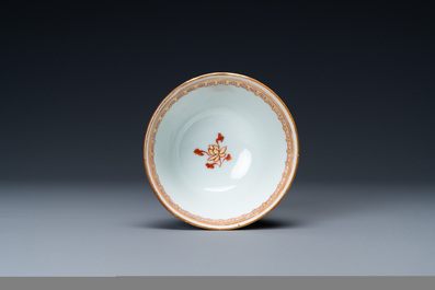 Une tasse et soucoupe en porcelaine de Chine famille verte pour le march&eacute; hollandais, Kangxi
