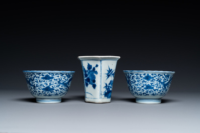 A Chinese hexagonal blue and white flower pot and two cups, Transitional period and later