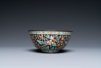 A Chinese Bencharong bowl for the Thai market, 19th C.