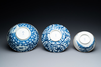 Zeven stukken Chinees 'Bleu de Hue' porselein voor de Vietnamese markt, 19e eeuw