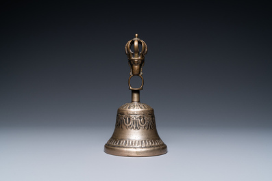Een Tibetaanse bronzen bel, 16e eeuw