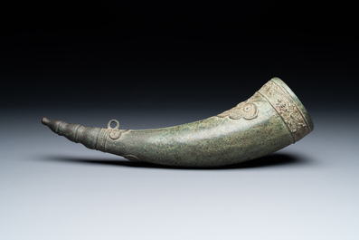 A Vietnamese bronze 'Oliphant' horn or rhyton, L&ecirc; or Mạc dynasty, 15/16th C.