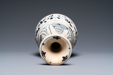 A Vietnamese or Annamese blue and white vase from the Hoi An shipwreck, 15/16th C.