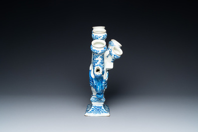 A large Dutch Delft blue and white fan-shaped tulip vase, 17/18th C.