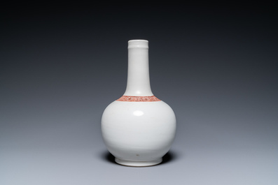 A Chinese armorial bottle vase, Qianlong