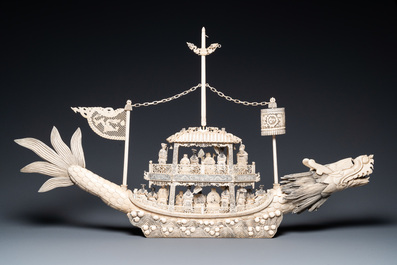 Un bateau 'dragon' en ivoire sculpt&eacute;, Chine, 19&egrave;me